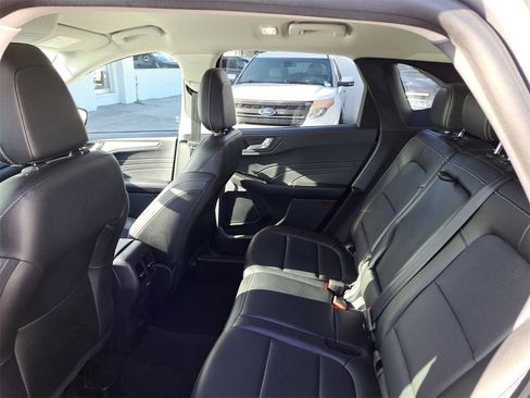 Used 2022 Ford Escape SEL w/ Technology Package image 5