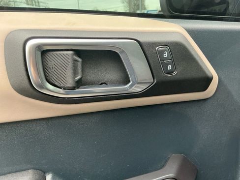 Used 2024 Ford Bronco Wildtrak image 16