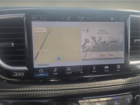 Used 2024 Chrysler Pacifica Limited w/ Uconnect Theater Family Group image 14