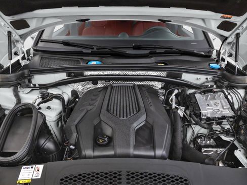 Certified 2026 Porsche Macan AWD/4WD image 8