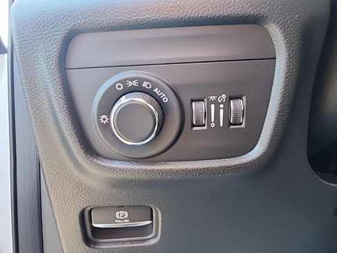 New 2025 Jeep Grand Cherokee Altitude image 32