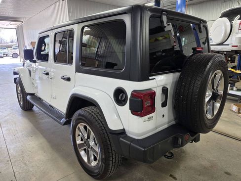 Used 2018 Jeep Wrangler Unlimited Sahara AWD/4WD image 6