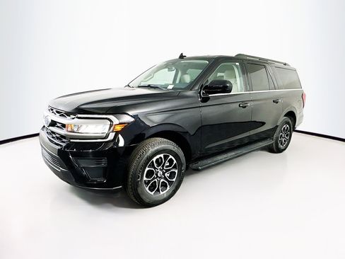 Used 2024 Ford Expedition Max XLT image 3
