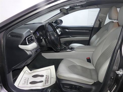 Used 2022 Toyota Camry SE w/ Cold Weather Package FWD image 21