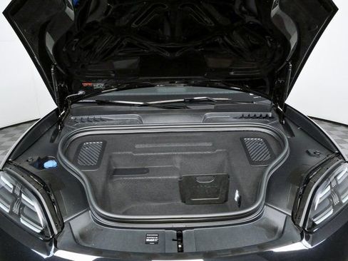 Certified 2025 Porsche Macan Electric image 35