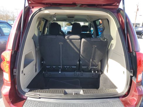 Used 2020 Dodge Grand Caravan SE w/ UConnect Hands-Free Group image 9