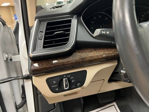 Used 2019 Audi Q5 2.0T Premium w/ Convenience Package image 26