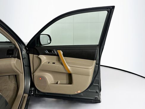 Used 2010 Toyota Highlander Limited image 34