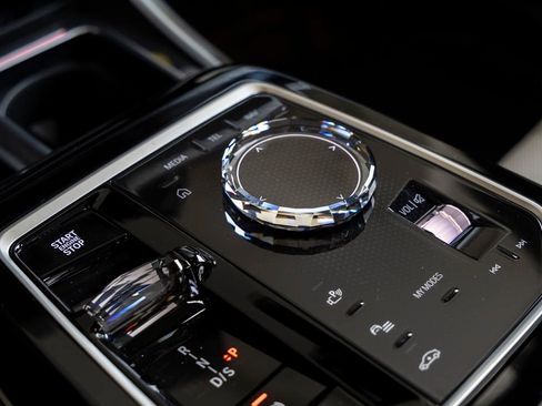 New 2026 BMW 740i xDrive image 19