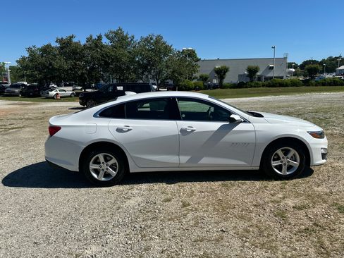 Used 2024 Chevrolet Malibu LT FWD image 4