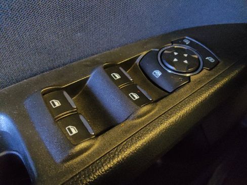 Used 2020 Ford Fusion SE FWD image 27