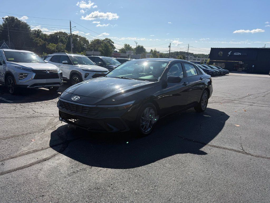Used 2024 Hyundai Elantra SEL FWD image 1