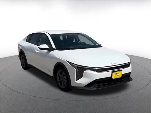 Used 2025 Kia K4 FWD image 3