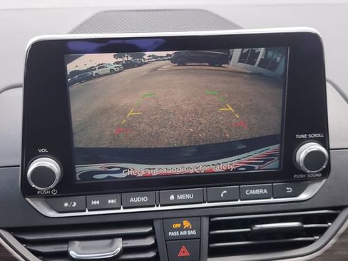 Used 2024 Nissan Altima 2.5 SV FWD image 13
