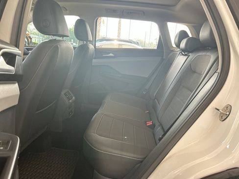 Certified 2023 Volkswagen Taos SE FWD image 32