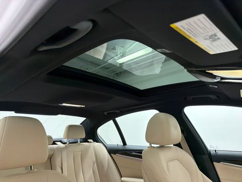 Used 2018 BMW 530i xDrive image 11