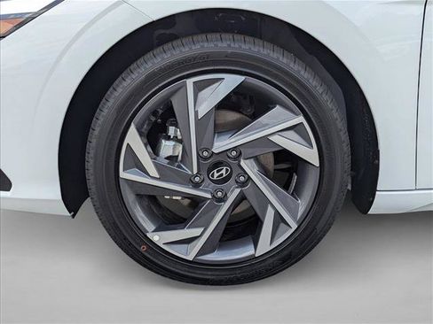 New 2026 Hyundai Elantra Limited FWD image 9