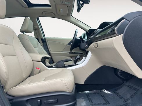 Used 2017 Honda Accord EX-L image 10