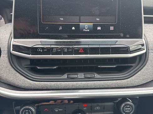 Used 2022 Jeep Compass Latitude w/ Sun and Sound Group image 3