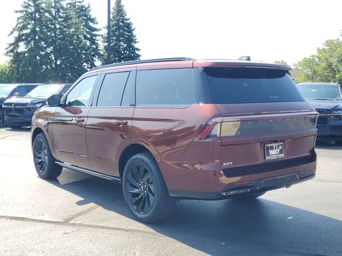 New 2027 Lincoln Navigator Reserve w/ Jet Appearance Package AWD/4WD image 3
