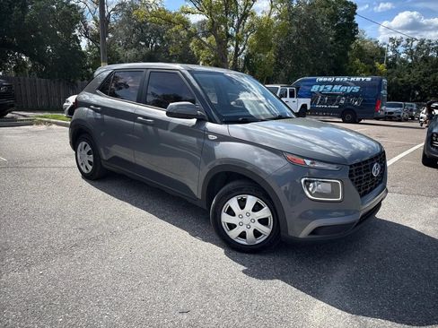 Used 2020 Hyundai Venue SE FWD image 6