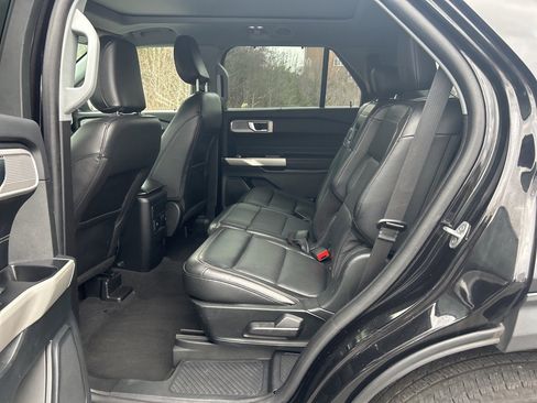 Used 2022 Ford Explorer Limited w/ Equipment Group 301A image 6
