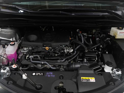 Used 2024 Toyota Sienna LE image 31