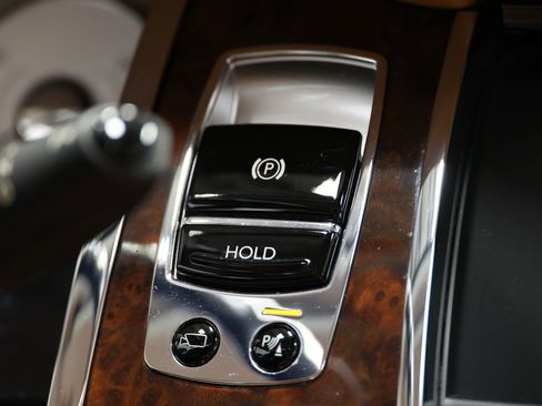 Used 2016 Rolls-Royce Ghost image 34