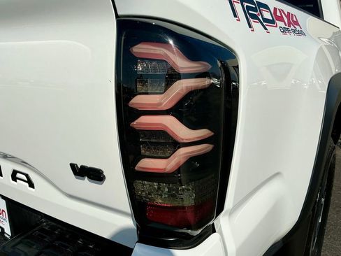 Used 2022 Toyota Tacoma TRD Off-Road w/ Technology Package image 16