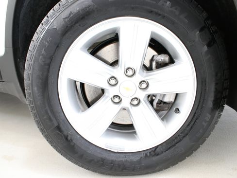 Used 2022 Chevrolet Trax LT w/ LT Convenience Package image 32