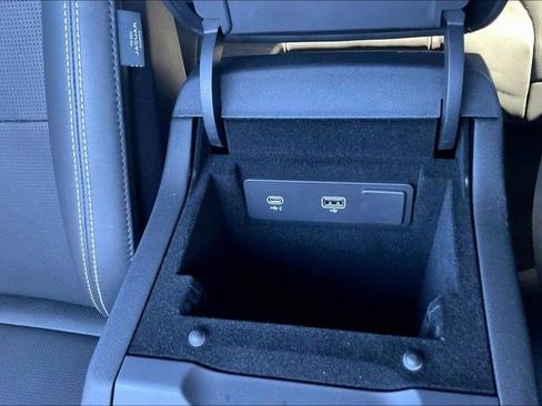 Used 2024 Jaguar F-PACE R-Dynamic S image 37