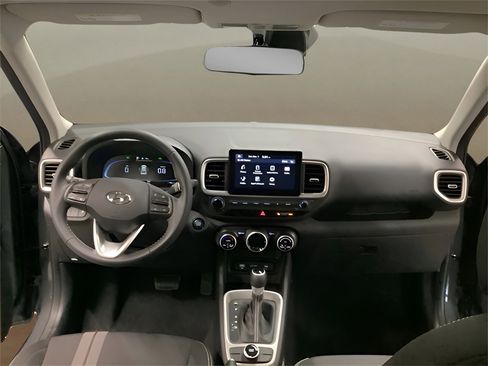 Used 2025 Hyundai Venue SEL image 33