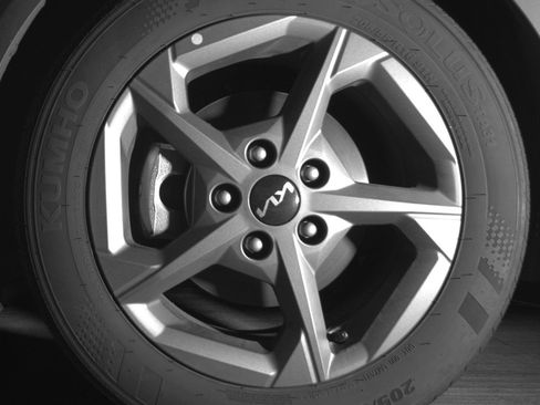 Used 2025 Kia K4 LXS image 12