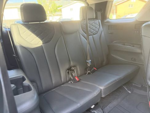 Used 2022 Hyundai Palisade Limited w/ Winter Package FWD image 16