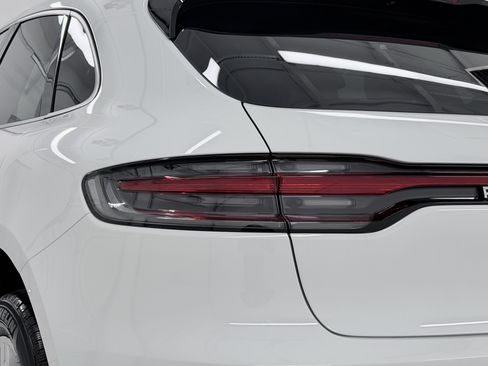 New 2026 Porsche Macan image 18
