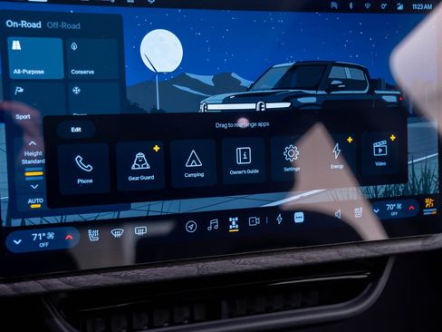 Used 2023 Rivian R1T Adventure image 33