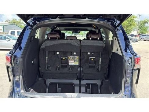 Certified 2024 Toyota Sienna Platinum FWD image 36
