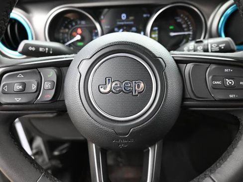 Used 2023 Jeep Wrangler Unlimited w/ Sun & Screen Package AWD/4WD image 10