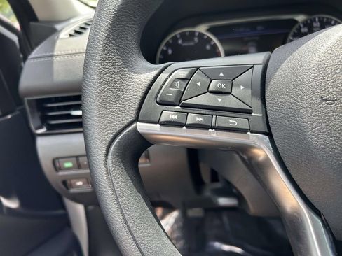 Used 2025 Nissan Sentra SV FWD image 21