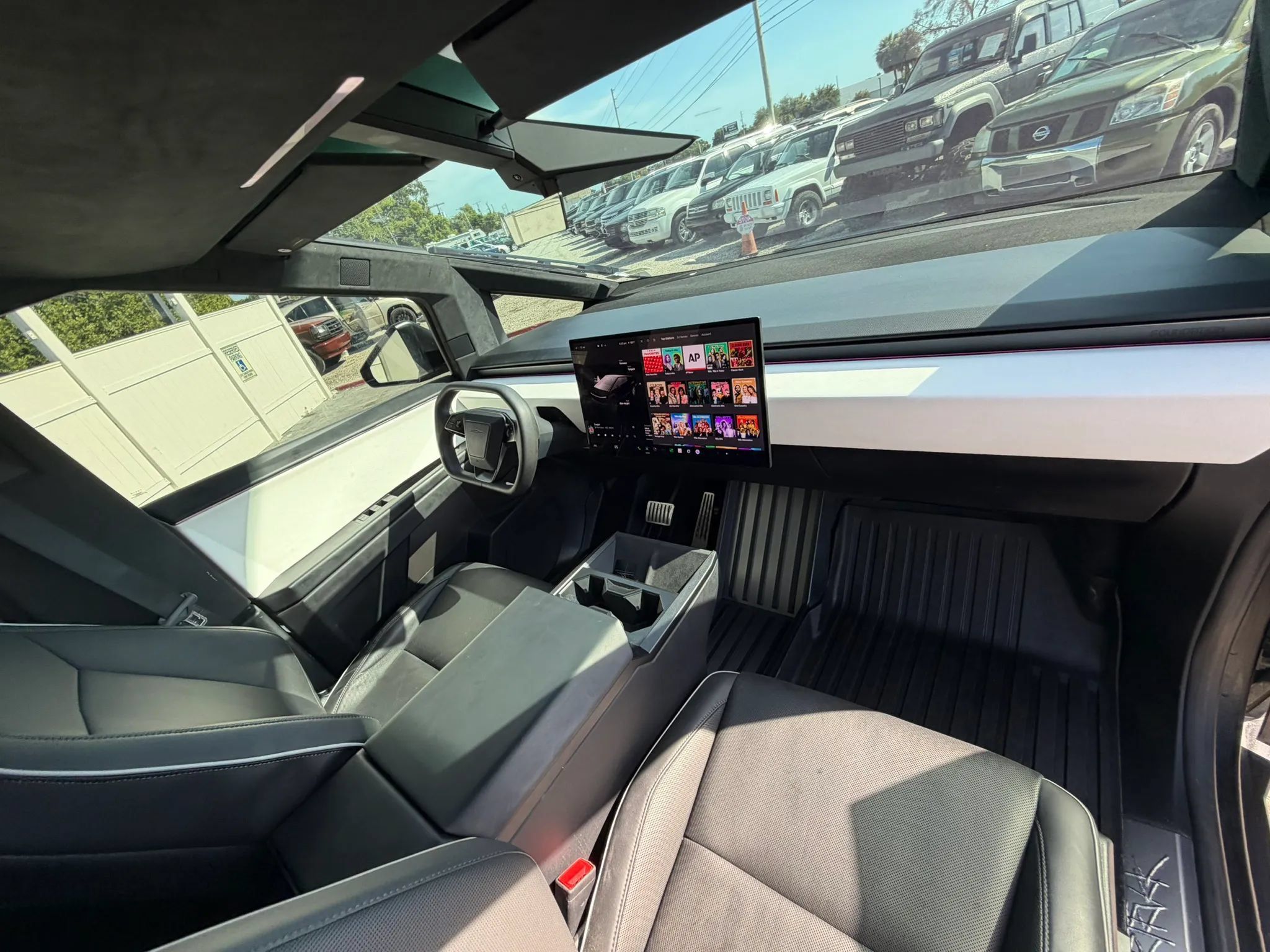 Used 2024 Tesla Cybertruck AWD Crew Cab image 3