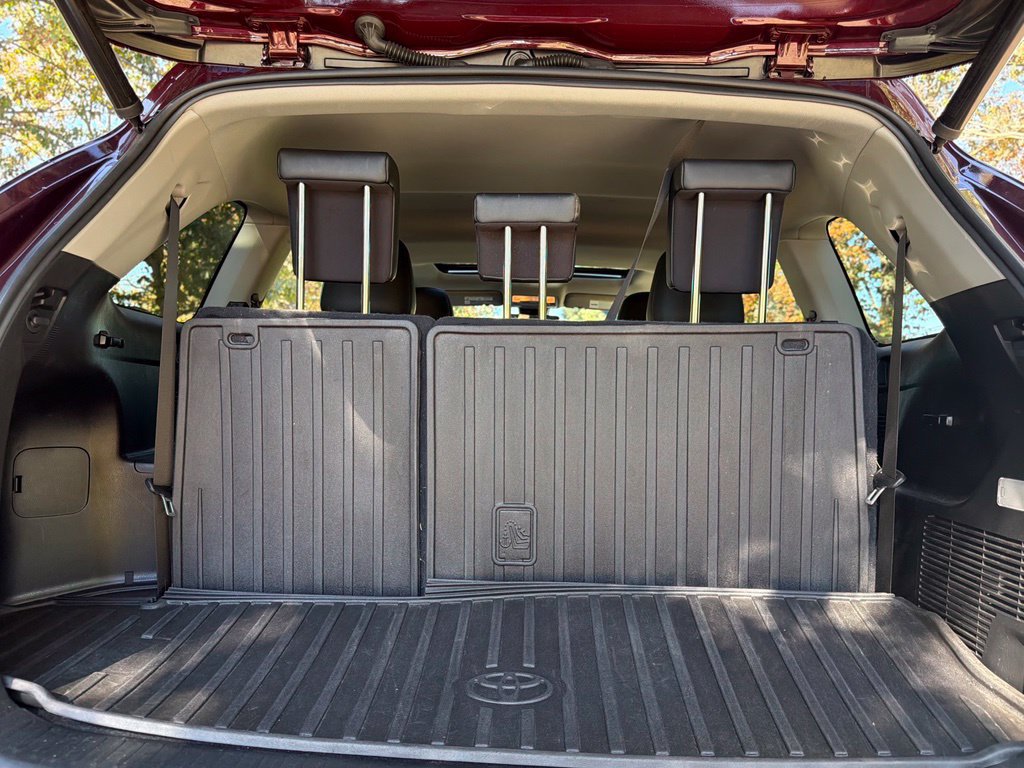 Used 2019 Toyota Highlander XLE AWD/4WD image 26