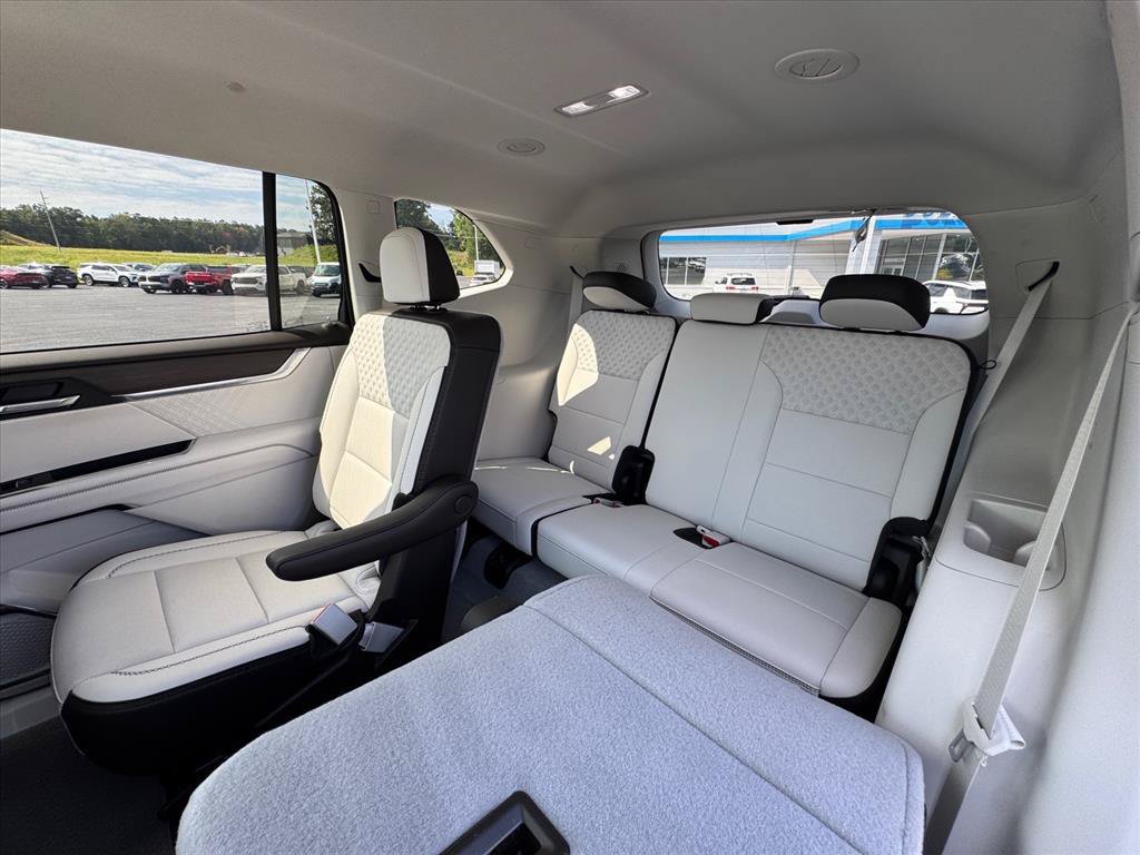 Used 2026 GMC Acadia Denali w/ Super Cruise Package FWD image 13