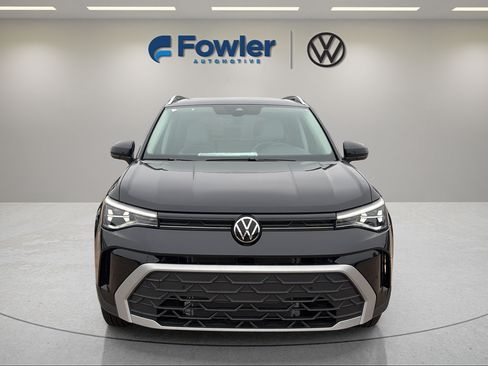 New 2026 Volkswagen Taos SE AWD/4WD image 2