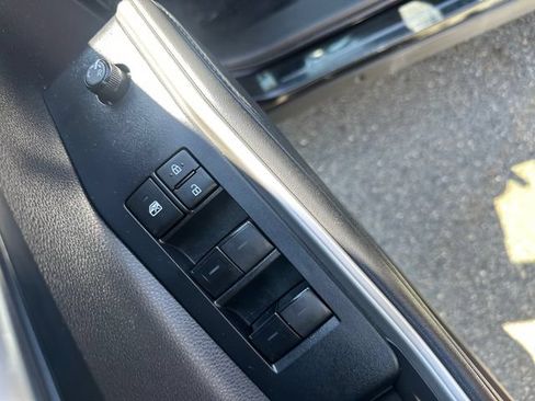 Used 2022 Toyota Highlander XLE AWD/4WD image 27