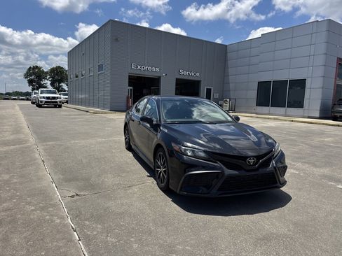 Used 2022 Toyota Camry SE FWD image 7