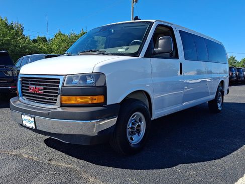 Used 2025 GMC Savana 3500 LT w/ LT Preferred Equipment Group RWD image 3