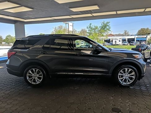Used 2020 Ford Explorer XLT w/ Equipment Group 202A image 5