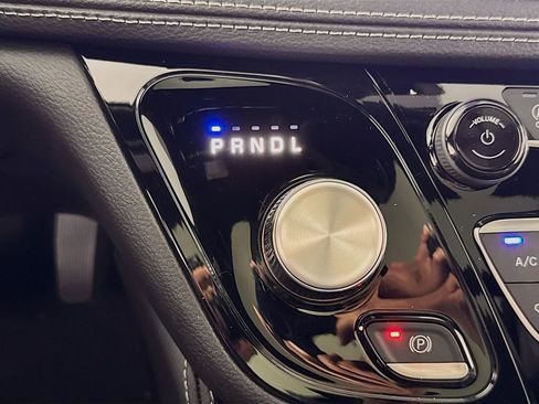 New 2026 Chrysler Pacifica Limited FWD image 17