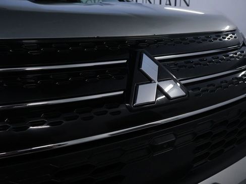 Used 2024 Mitsubishi Outlander SE image 9