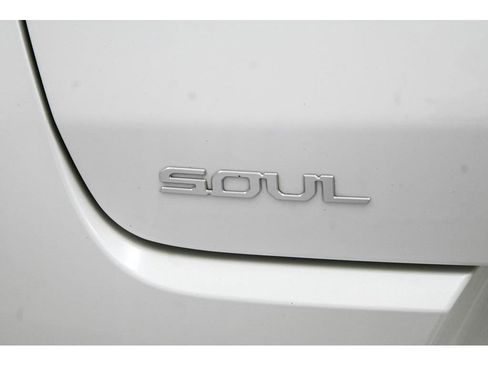 Used 2025 Kia Soul LX image 32